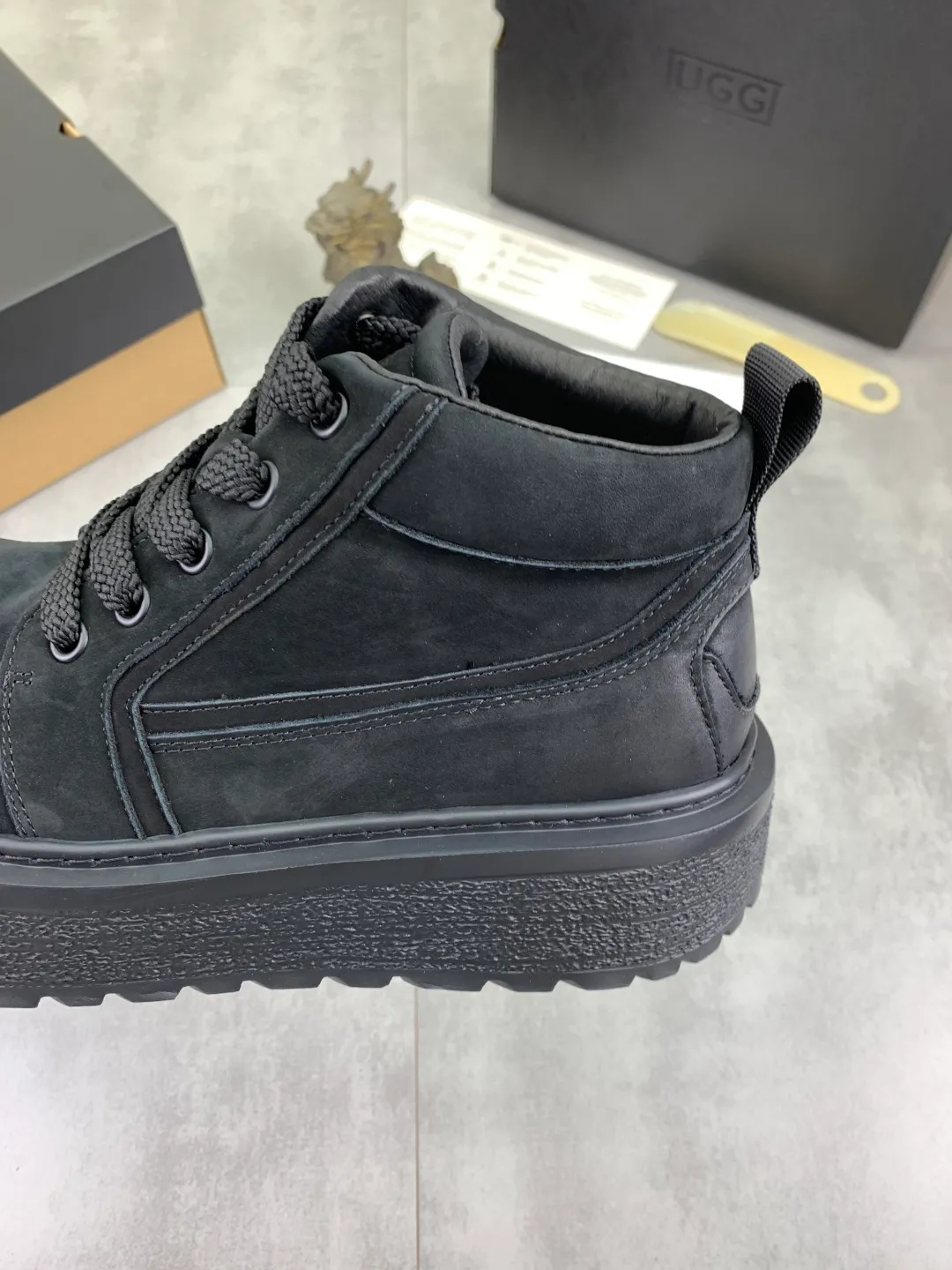 Men's men's shoes 💰P660 New arrival 🆕🆕🆕 IUGGI men's British style high-top large-toe work shoes new American retro genuine leather thick-soled board shoes lace-up mid-top short boots full genuine wool wear-resistant non-slip outsole fashion trend Size: 39-44 two colors